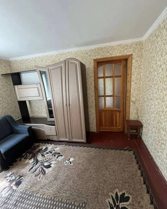 Продаж частини будинку в самому центрі міста. Окремий двір,
