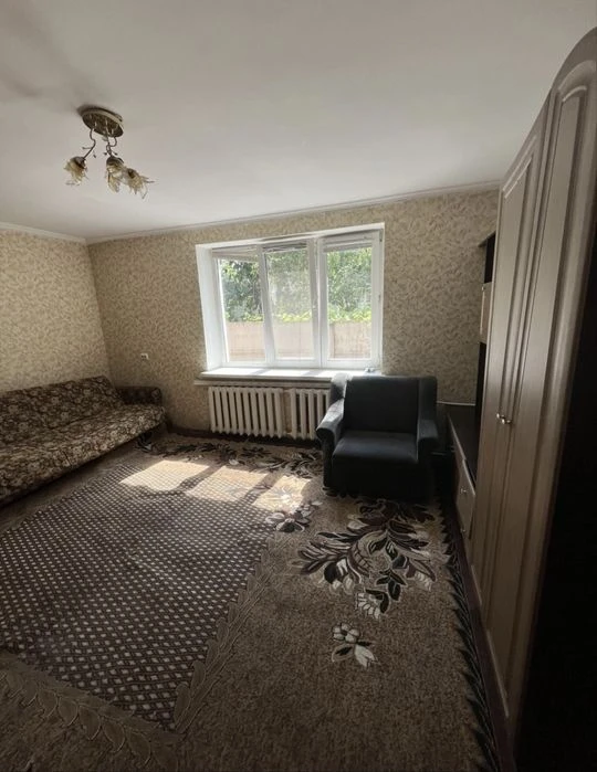 Продаж частини будинку в самому центрі міста. Окремий двір,