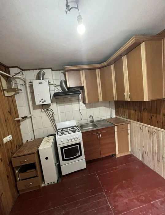 Продаж частини будинку в самому центрі міста. Окремий двір,