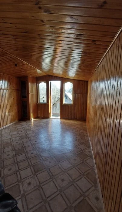 Продаж частини будинку в самому центрі міста. Окремий двір,