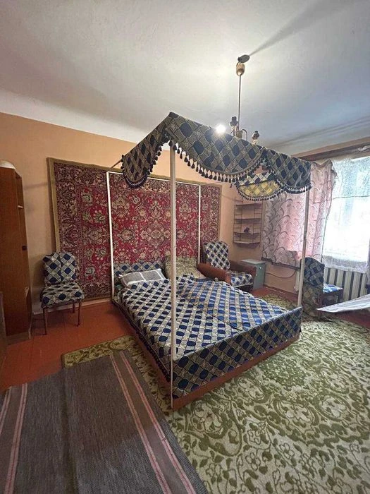 Частина будинку на початку Корбутівки. Всі зручності.