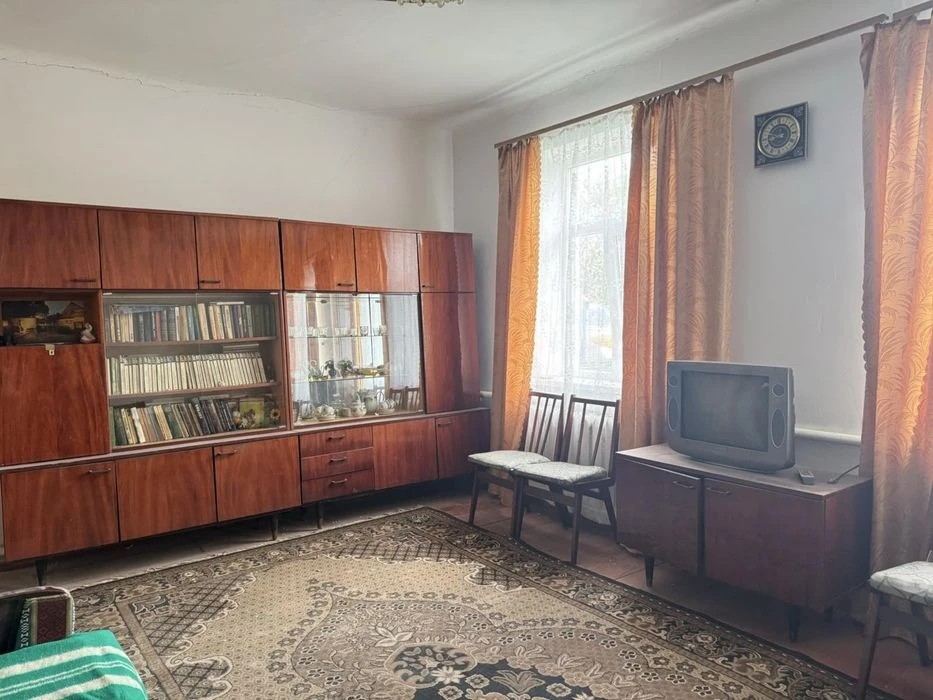 Частина будинку район дастора 2 сотки землі, окремий двір. 2