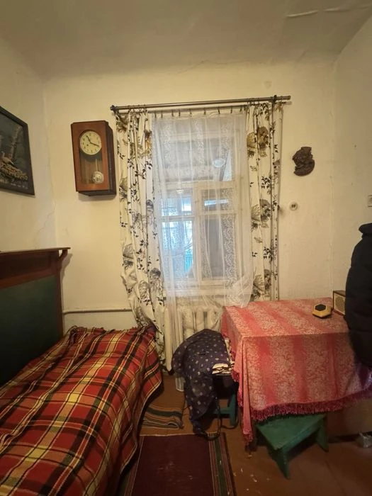 Частина будинку район дастора 2 сотки землі, окремий двір. 2