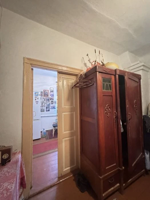 Частина будинку район дастора 2 сотки землі, окремий двір. 2