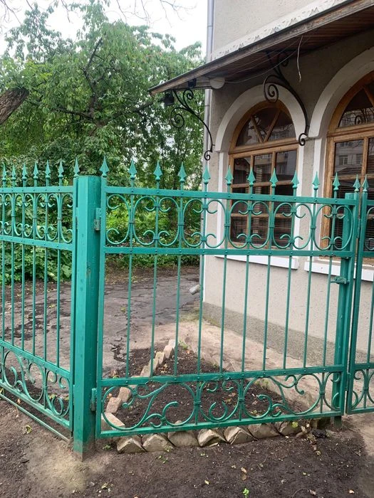 Продам частину приватної приватного будинку по вул . Червоно