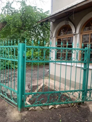 Продам частину приватної приватного будинку по вул . Червоно
