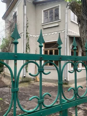 Продам частину приватної приватного будинку по вул . Червоно