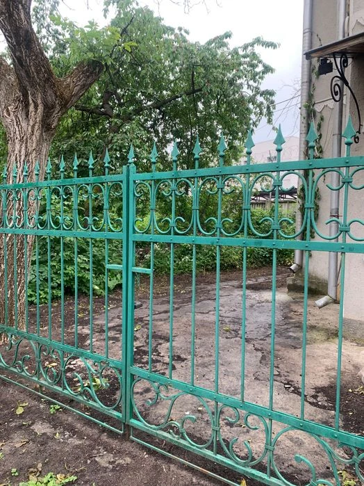 Продам частину приватної приватного будинку по вул . Червоно