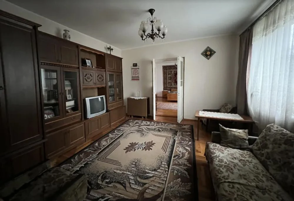 Продаж частини будинку на Дружбі