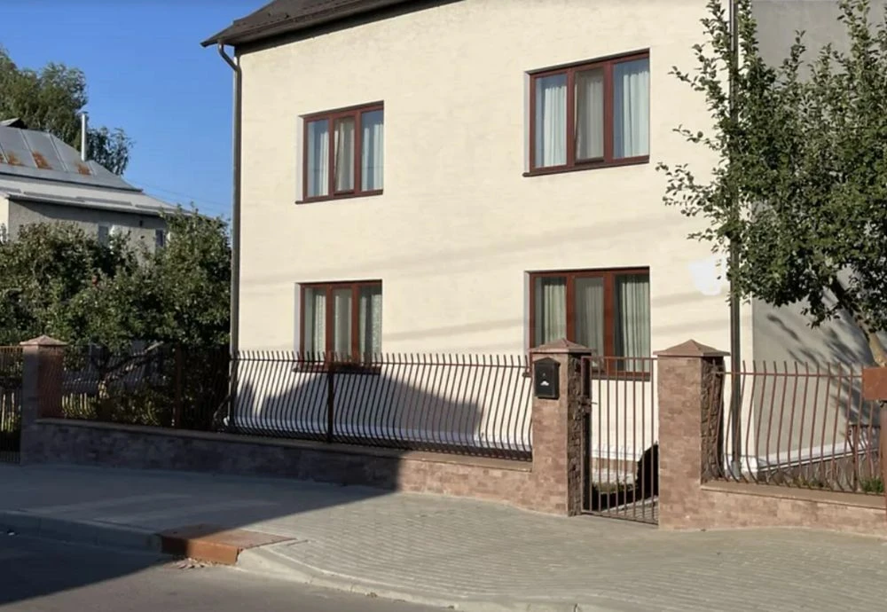 Продаж 2 пов. будинку з гаражем і ділян 6сот, Дружба