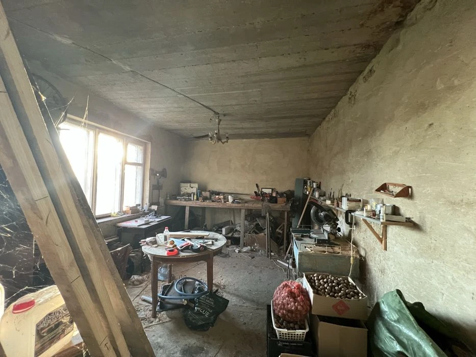 Продаж будинку з ділянкою в Кутківцях