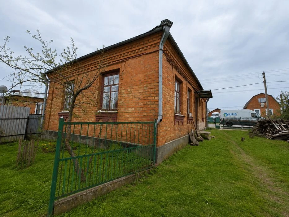 Продаж будинку цегляний