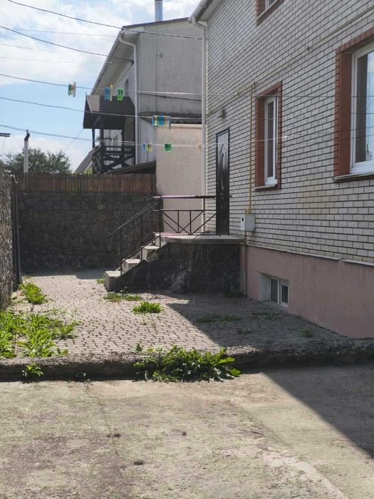 Продаж 3-поверхового будинку з ремонтом | 275 м² | 6 соток |