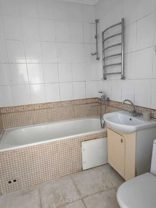 Продаж 3-поверхового будинку з ремонтом | 275 м² | 6 соток |