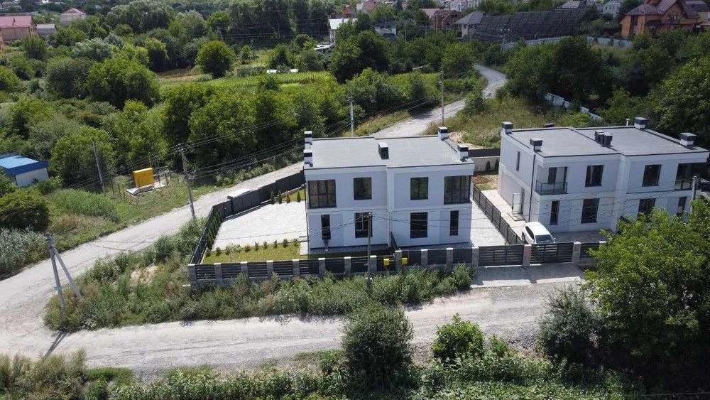 Продаж будинку (дуплекс) біля озера