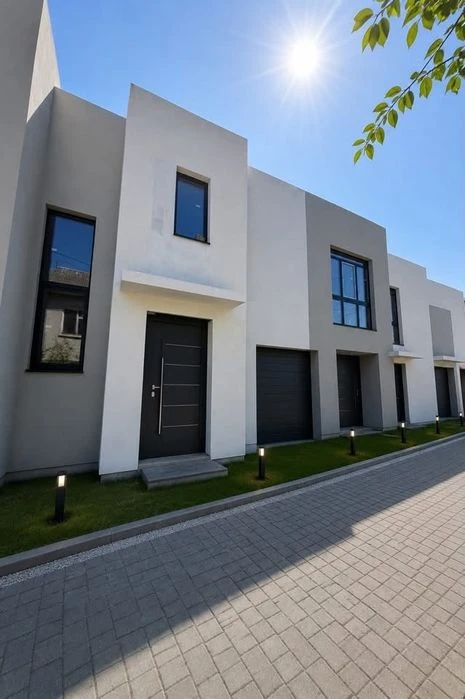 Продаж котеджу 75 м² у Львові | Власне подвір’я та накриття