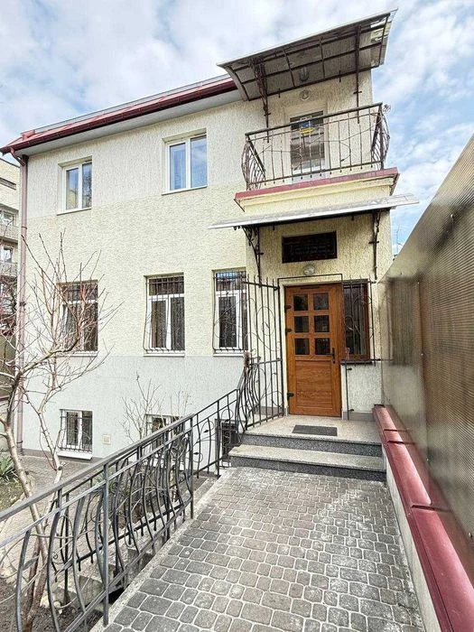Продажокремостоячого будинку вул. Вернигори