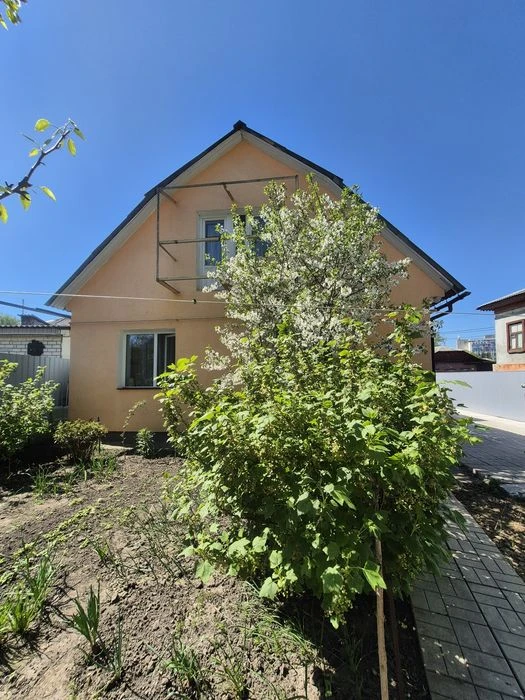 Будинок в центрі з магазином Ya