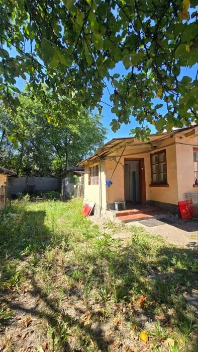 Продається будинок- квартира  вул. Шевченка своє подвір'я +