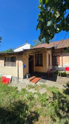 Продається будинок- квартира  вул. Шевченка своє подвір'я +