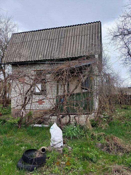 Продається двоповерхова цегляна дача в ст «Вікторія» з можли