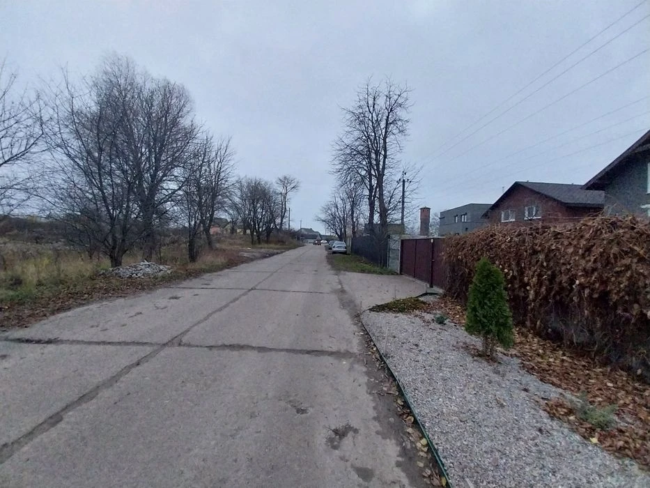 Дім, Півци ( кінцева аатобусів  30 и 25а), землі 7.2 сотки!