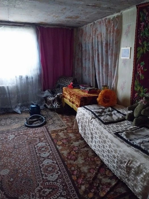 Дім, Півци ( кінцева аатобусів  30 и 25а), землі 7.2 сотки!