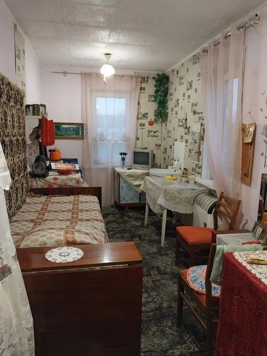 Дім, Півци ( кінцева аатобусів  30 и 25а), землі 7.2 сотки!