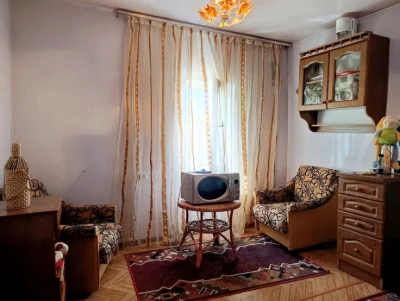 Продаж будинку для життя та відпочинку