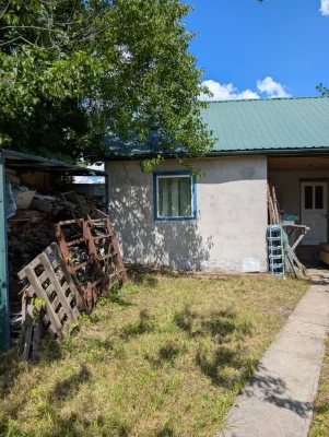 Продам  половину дома  с  баней на Сортировке.Свой двор.Заез