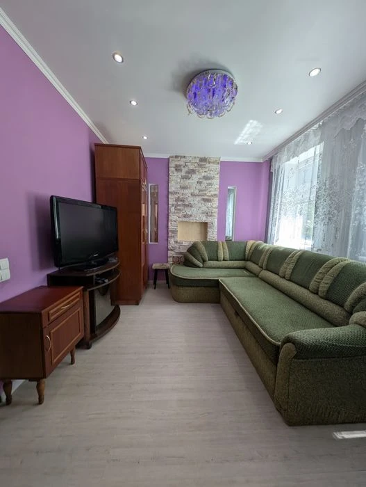 Продам  половину дома  с  баней на Сортировке.Свой двор.Заез