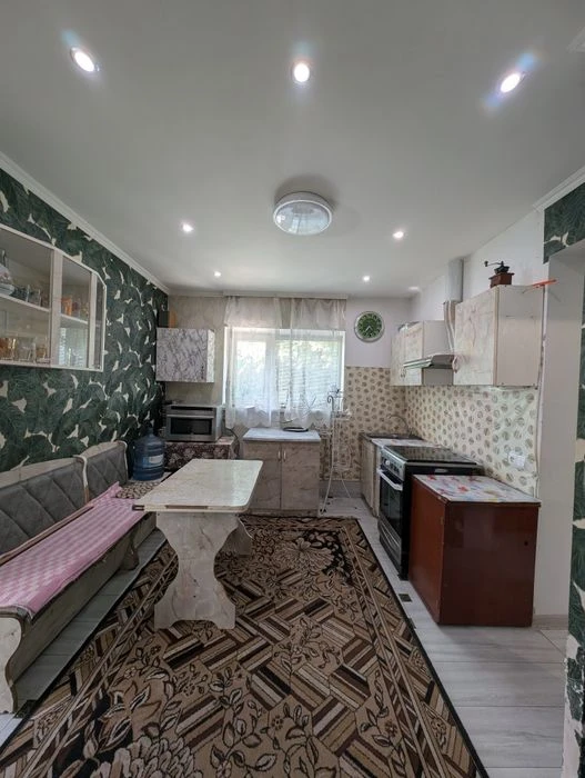 Продам  половину дома  с  баней на Сортировке.Свой двор.Заез