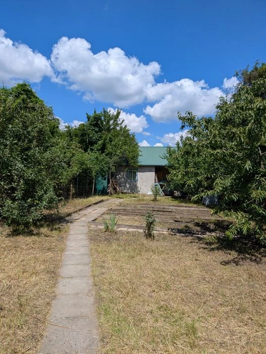 Продам  половину дома  с  баней на Сортировке.Свой двор.Заез