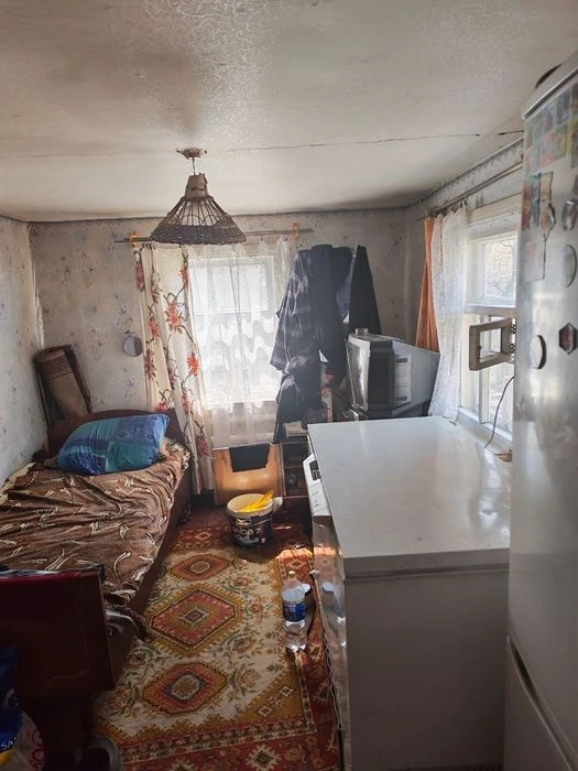 Продам півбудинку в центральній частині міста з окремою адре