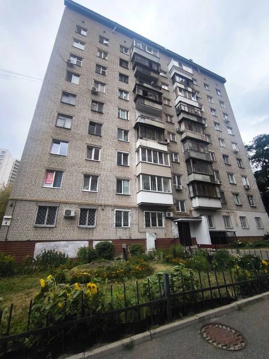 Without % Sale of 3-room apartment Laboratornyi lane 4. Pechersk. Tseg