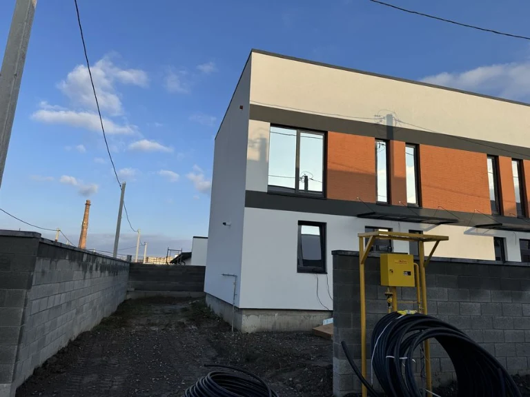 Продам готовий двоян з міськими комунікаціями+газ