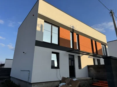 Продам готовий двоян з міськими комунікаціями+газ