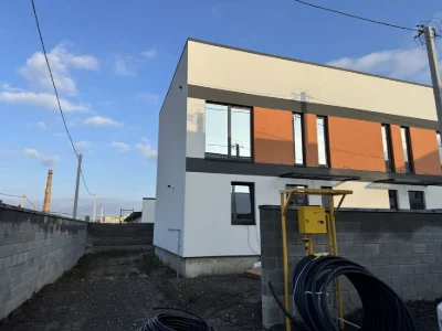 Продам готовий двоян з міськими комунікаціями+газ