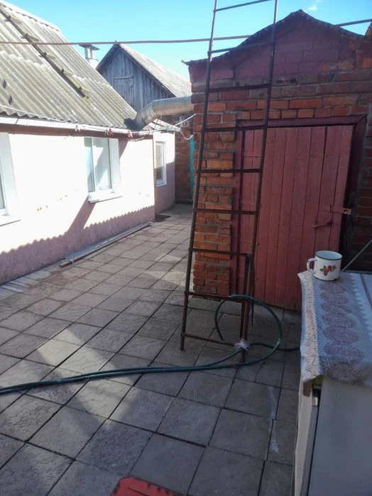 Продаж  будинка  район Басів. Е відновлення розглянемо.