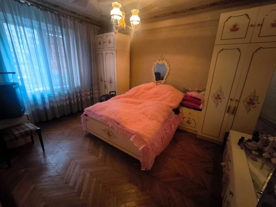 Without % Sale of 3-room apartment Laboratornyi lane 4. Pechersk. Tseg