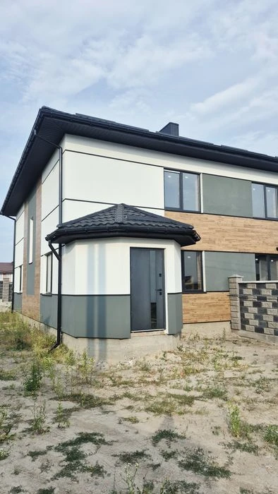 Продам котеджі в Рівному з міськими комунікаціями!!