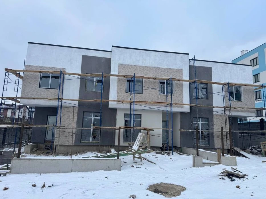 Продаж котеджу в р-н. Льонокомбінату! Серединка