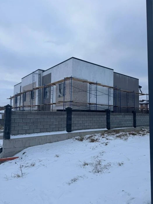 Продаж котеджу в р-н. Льонокомбінату! Серединка