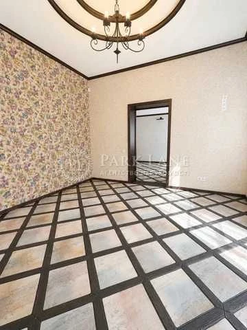 Продажа дома в Киеве. Камин. 4 комнаты. Газ. Электро. Без ко