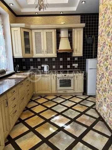 Продажа дома в Киеве. Камин. 4 комнаты. Газ. Электро. Без ко