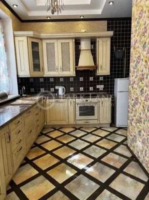 Продажа дома в Киеве. Камин. 4 комнаты. Газ. Электро. Без ко
