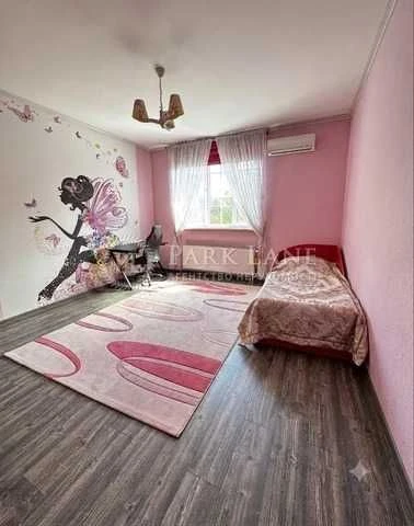 Продажа дома в Киеве. Камин. 4 комнаты. Газ. Электро. Без ко