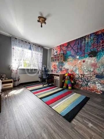 Продажа дома в Киеве. Камин. 4 комнаты. Газ. Электро. Без ко