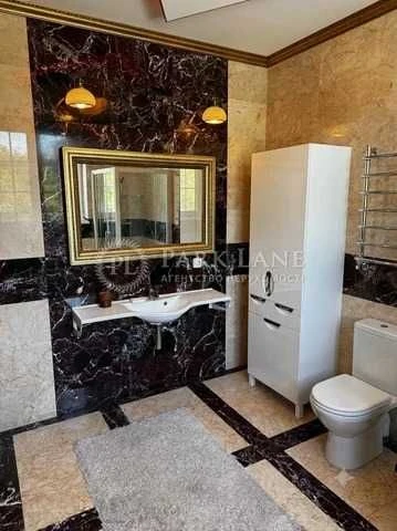 Продажа дома в Киеве. Камин. 4 комнаты. Газ. Электро. Без ко