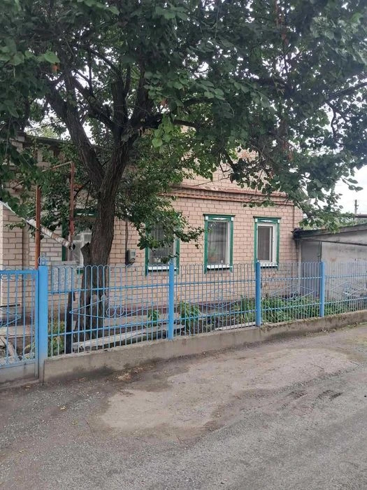 Продам 4-х комнатный дом, Земли 6  соток,  гараж. Победа-6
